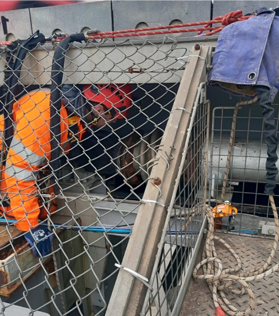Steel water main pipe running underneath a road suspension bridge is discovered to be leaking through an expansion joint
