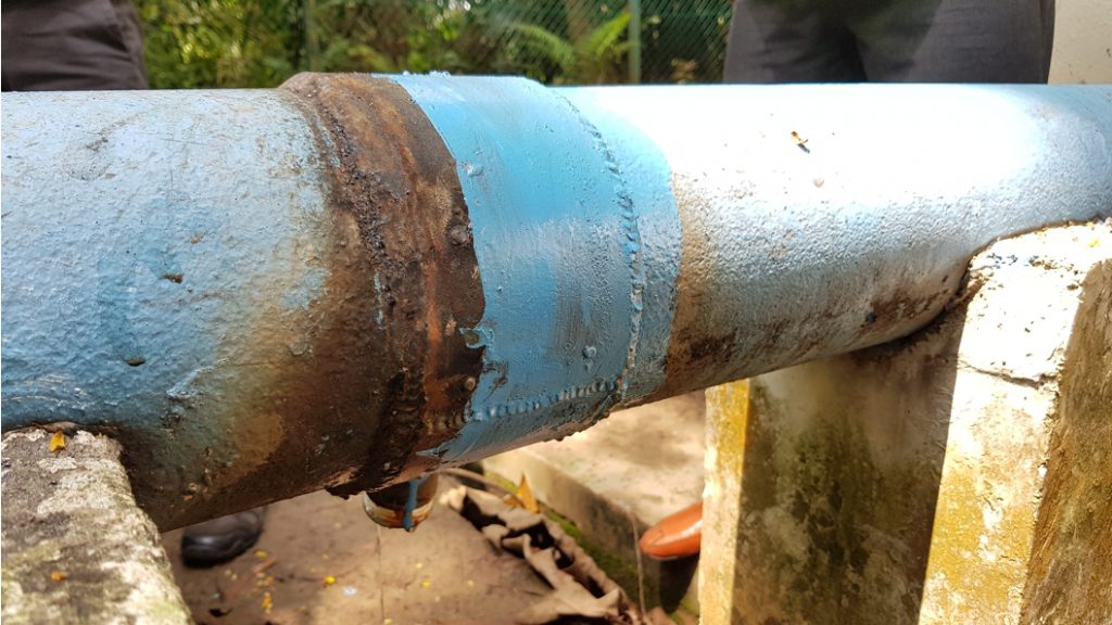 A steel pipe with a 20mm step was leaking from both ends of a welded saddle joint before undergoing repair with Wrap & Seal Pipe Burst Tape