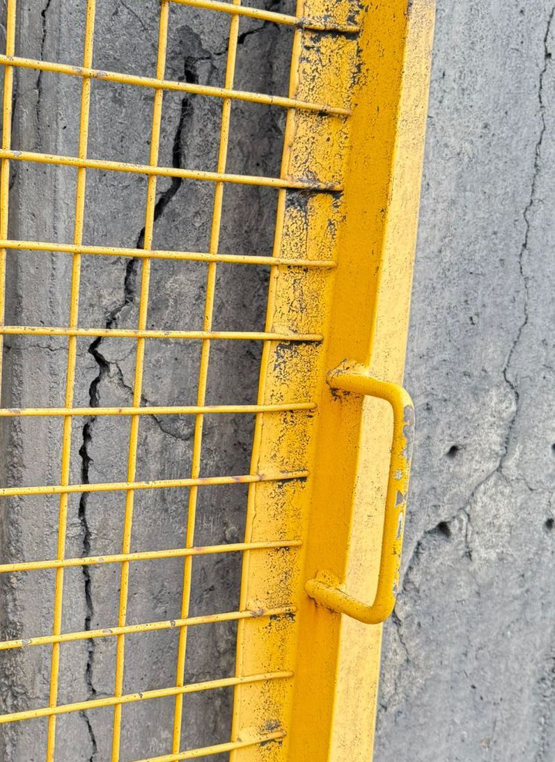 Large cracks in concrete walls at a coal mine in Australia before repair with Sylmasta AB Original Epoxy Putty